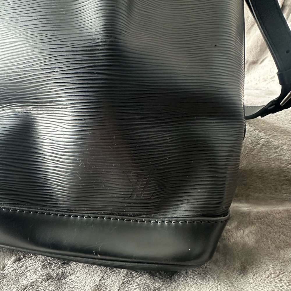 Louis Vuitton Black Bucket Bag - Picture 4 of 7